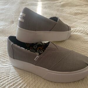 NWOT Tom’s slip on sneakers